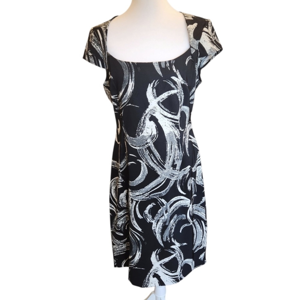 Bisou Bisou Black & White Abstract Sheath Dress Scoop Neck Cap Sleeves SZ 14